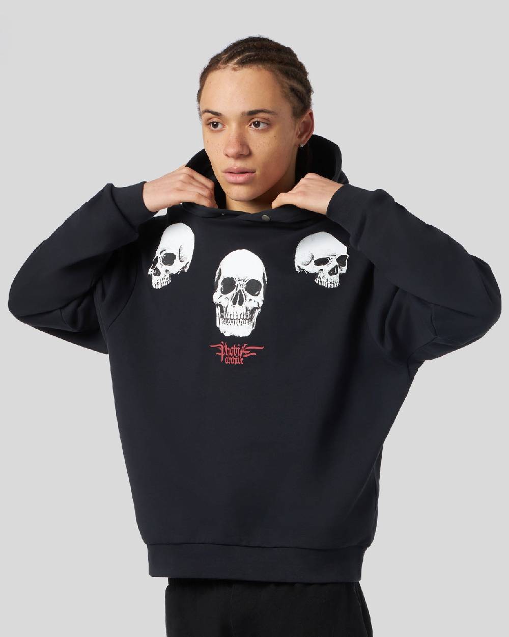 Phobia Archive FELPA NERA CON GRAFICA TRIPLE SKULL ROSSA Vendite Flash