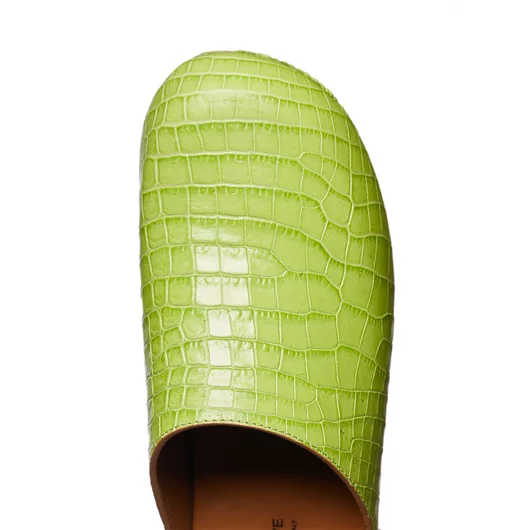 FIGURE DECORATIVE ZOCCOLI IN PELLE E LEGNO In Linea