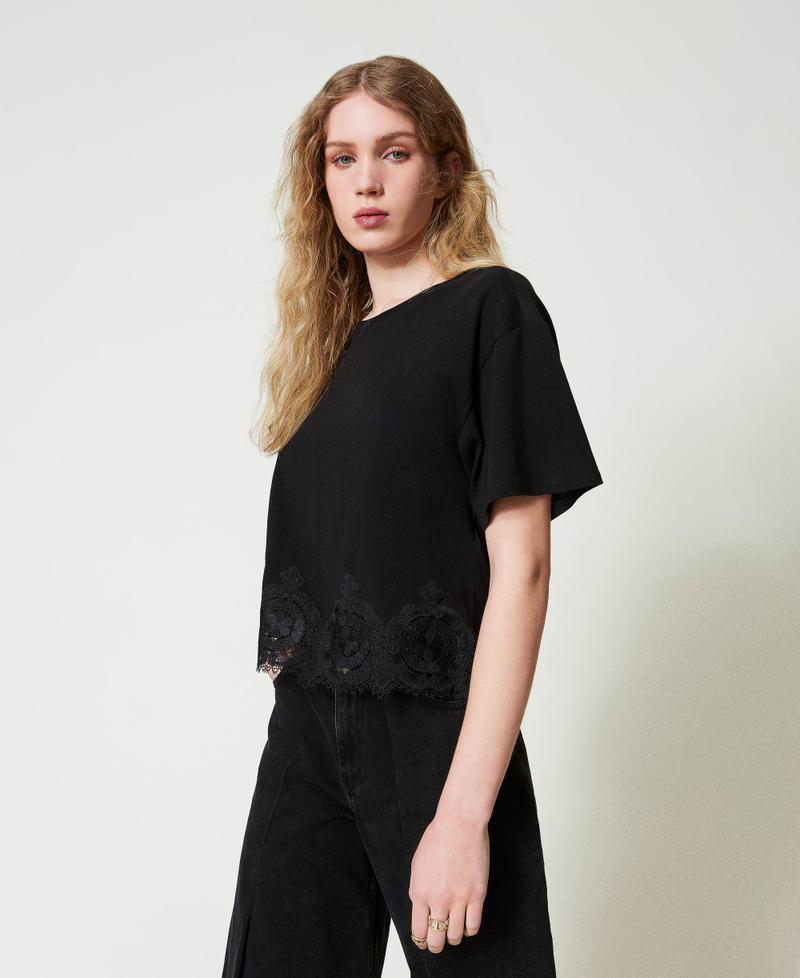 Scee by twin set T-shirt cropped con pizzo macramè Sottocosto