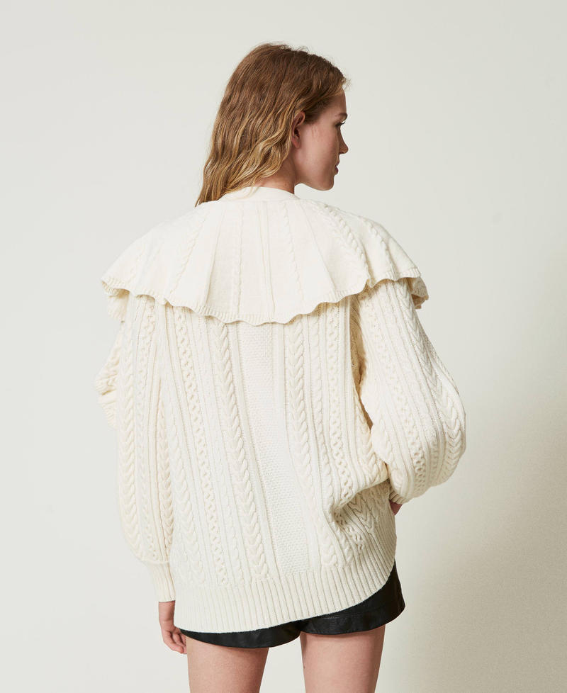 Scee by twin set Cardigan in misto lana con volant Comprane uno, ottenene uno gratis