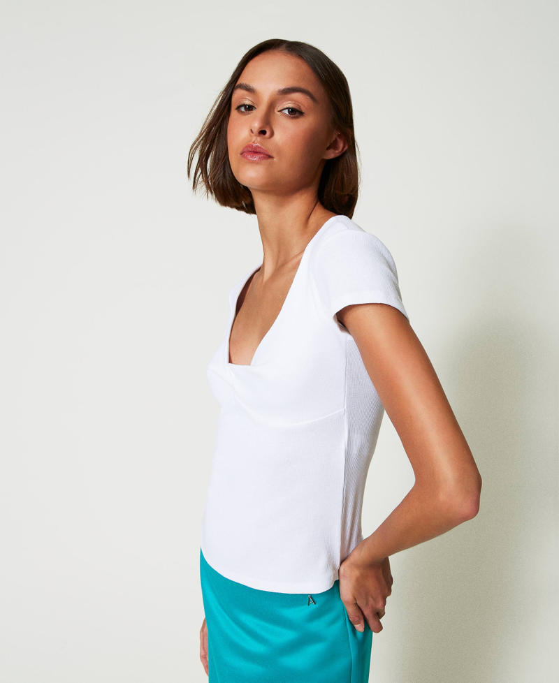 Scee by twin set T-shirt a costine con nodo Offerta natalizia