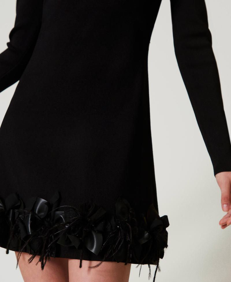 Scee by twin set Abito corto in maglia con fiori e piume Esporta salva