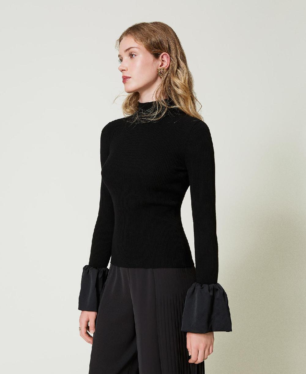 Scee by twin set Maglia fitted con volant in satin Offerta San Valentino