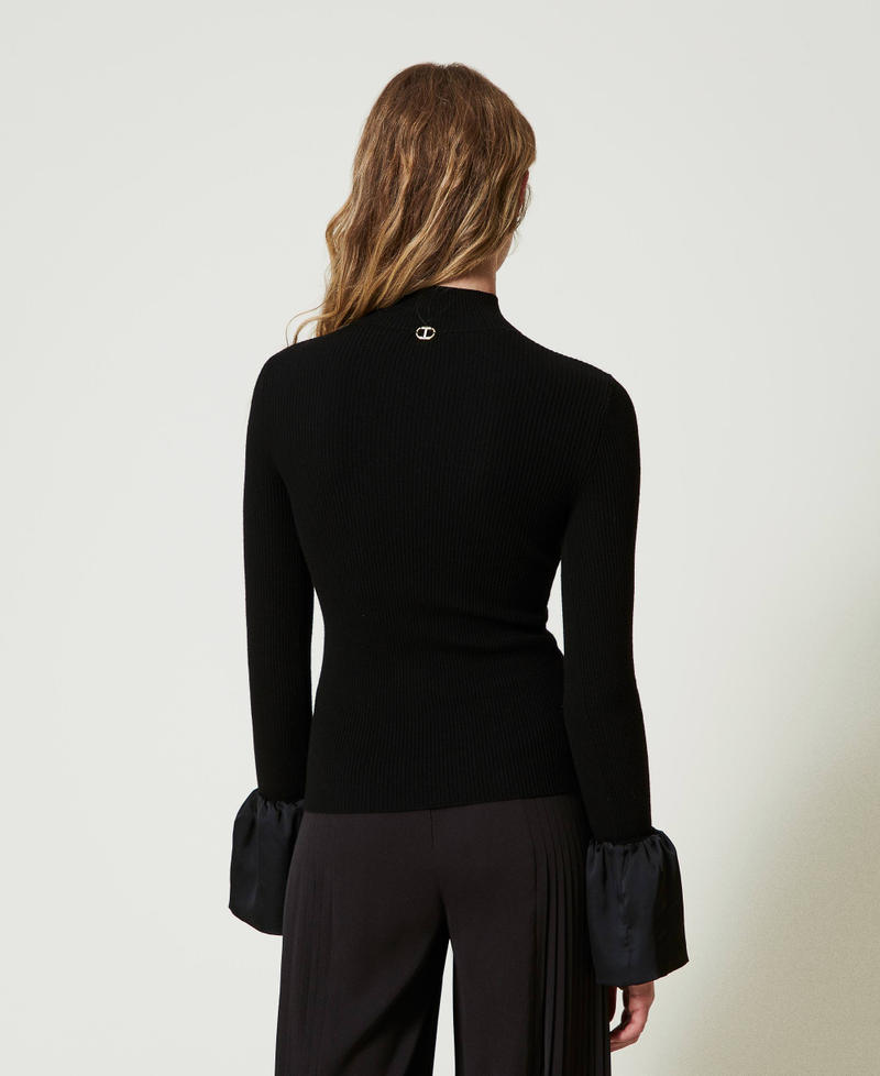 Scee by twin set Maglia fitted con volant in satin Offerta San Valentino