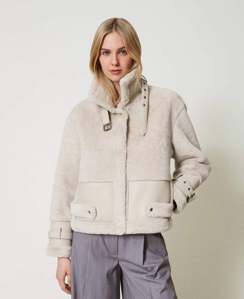 Scee by twin set Giacca in faux fur con cinturini Ultimi tre giorni