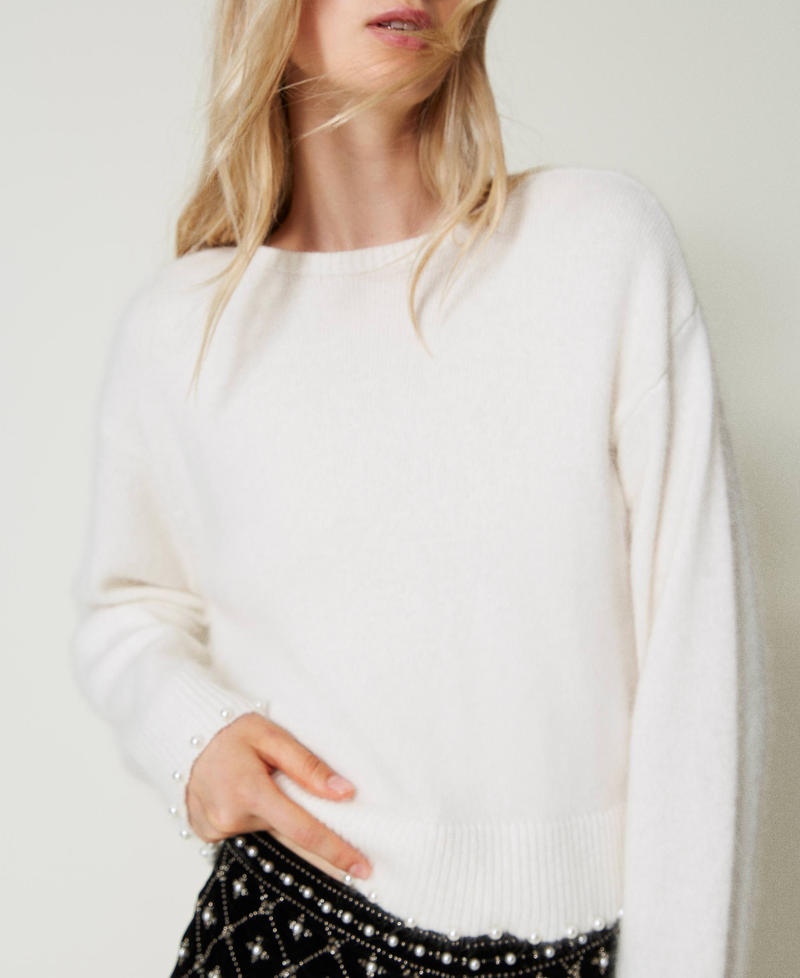 Scee by twin set Maglia cropped in misto angora con perle Fino al 50% di sconto