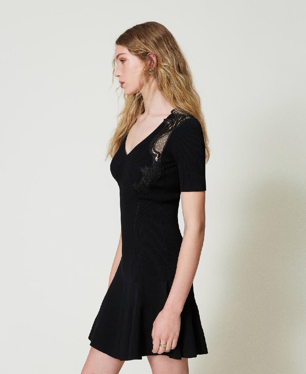Scee by twin set Abito corto in maglia con pizzo Nuova