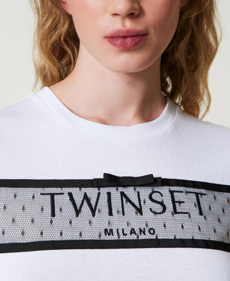 Scee by twin set T-shirt con balza in tulle e ricamo logo Fino al 65% di sconto
