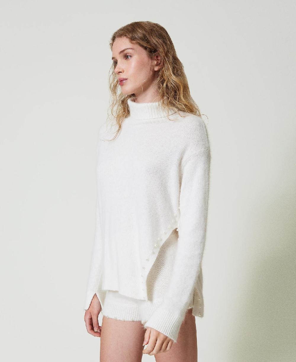 Scee by twin set Maglia dolcevita in misto angora con perle Pezzi Unici