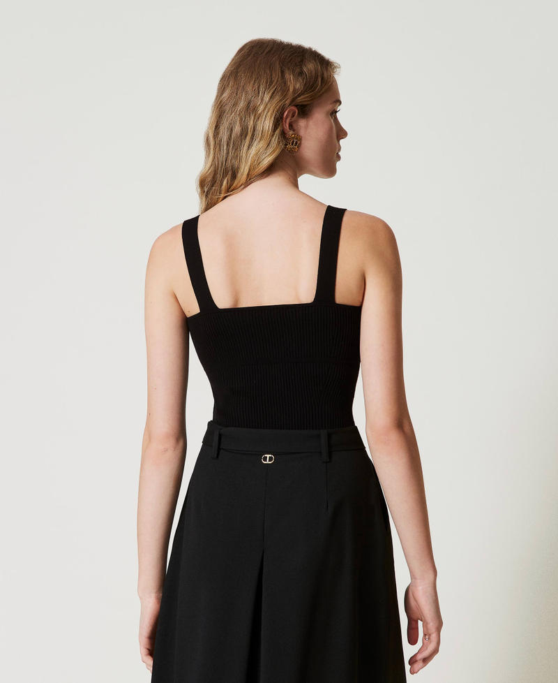 Scee by twin set Top fitted in maglia con logo Oval T Acquista Ora