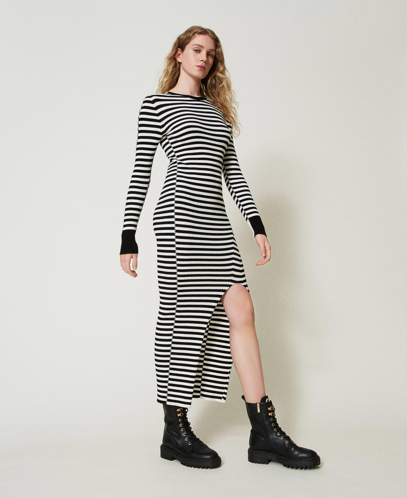 Scee by twin set Abito lungo in maglia a righe Offerta speciale