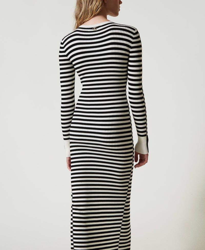 Scee by twin set Abito lungo in maglia a righe Offerta speciale
